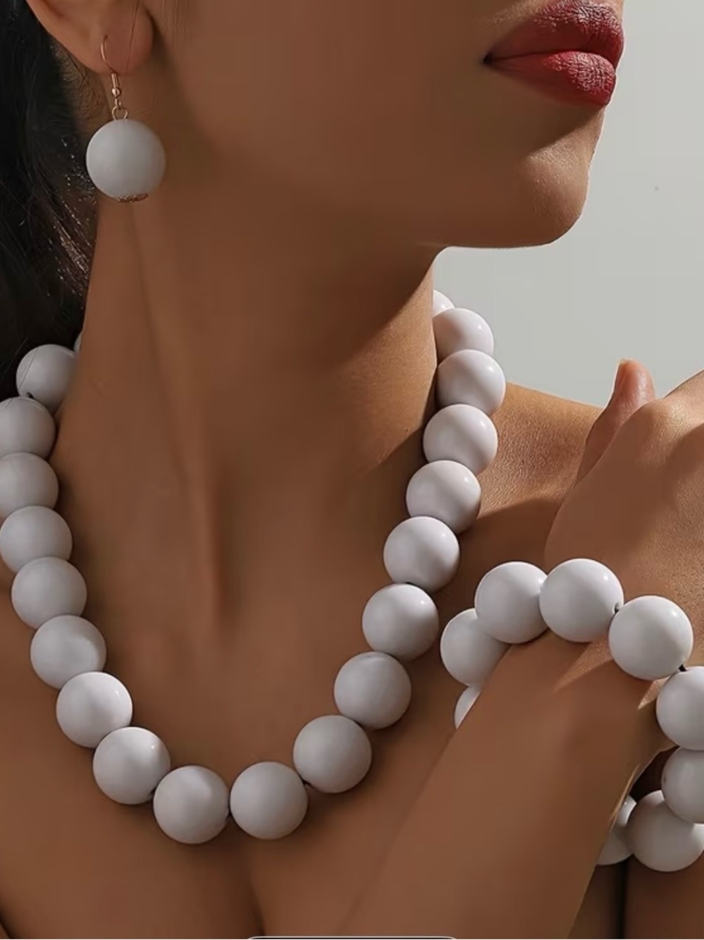 White Round Bead Jewelry Set Necklace Bracelet Earrings, White/Gold 2cm